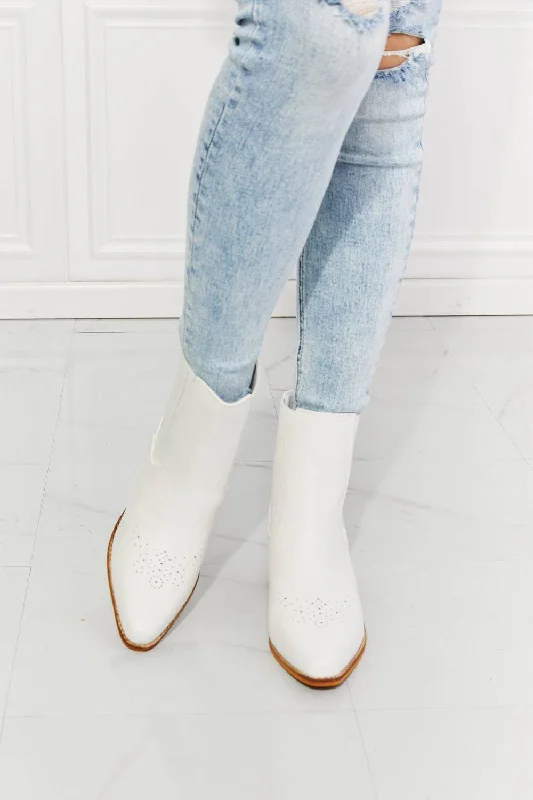 Love the Journey  - Stacked Heel Chelsea Boot in White For women