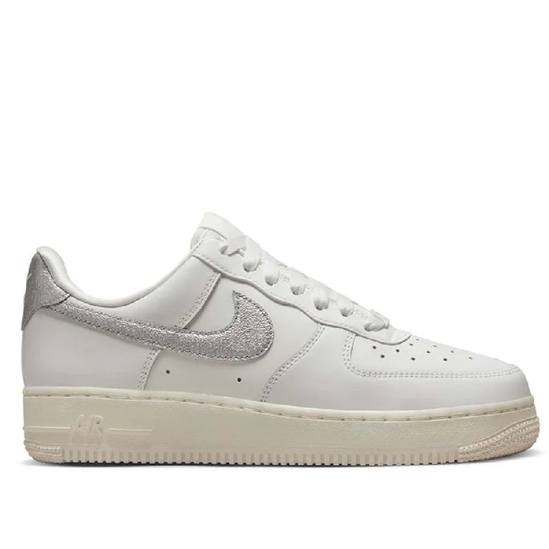 Nike Women's Air Force 1 '07 Shoes